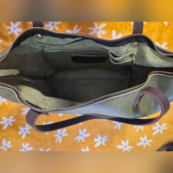 Portland Leather Large Zip Tote-Kiwi - Picture 7 of 8